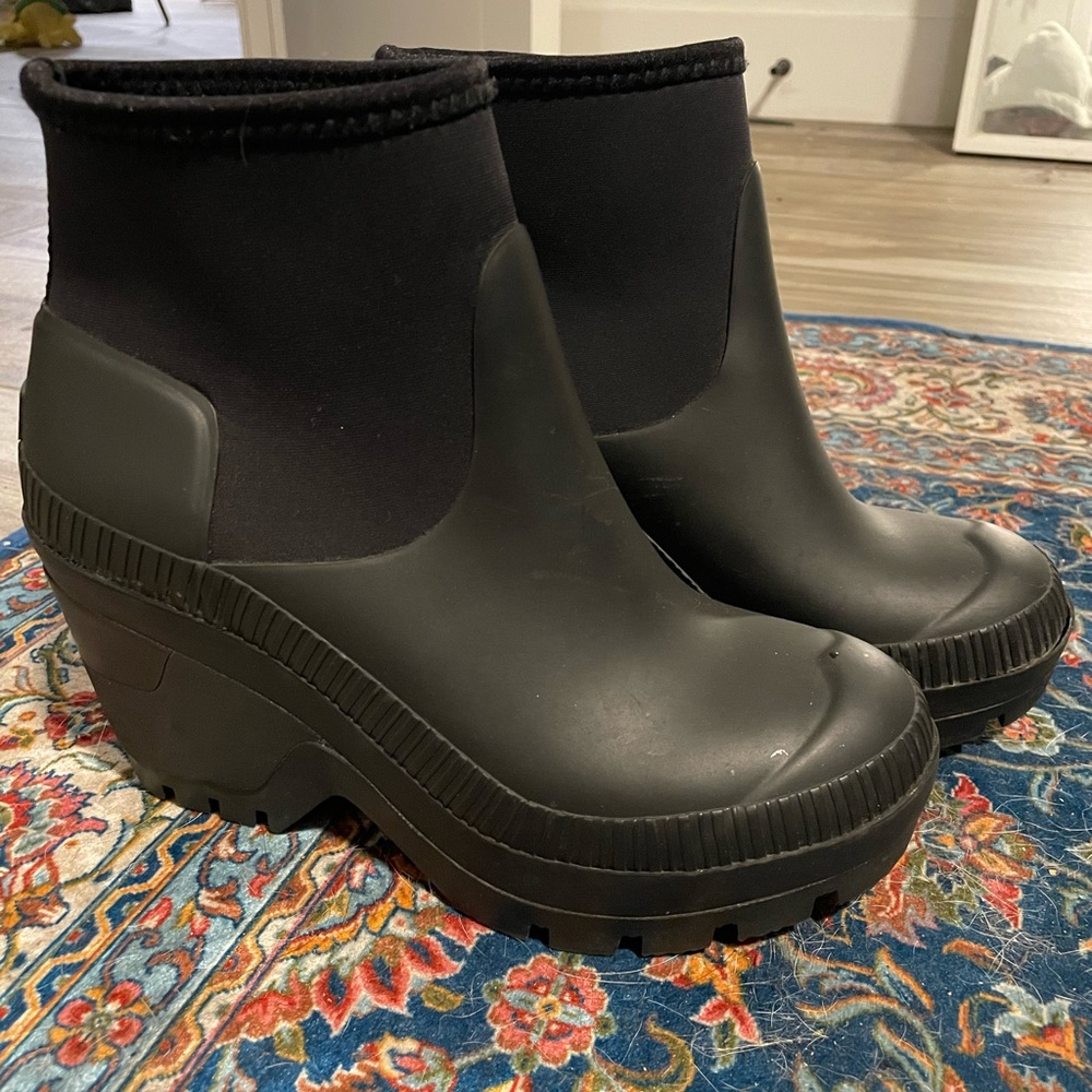 Hunter wedge heel rain boot
